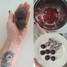 Load image into Gallery viewer, Santa&#39;s Balls (Mix) *Limited Edition*
